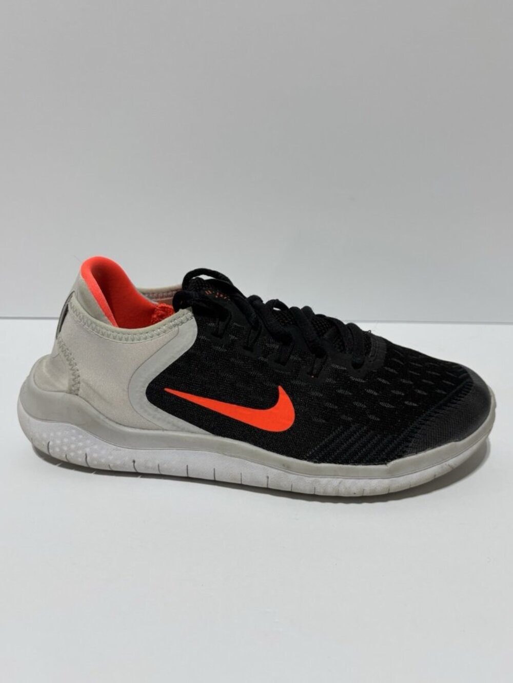 Nike Youth Flex Contact 4 Sneakers Black, Boys’ Size 5Y